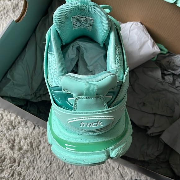 Authentic Balenciaga track sneaker size 12. - Picture 2 of 8